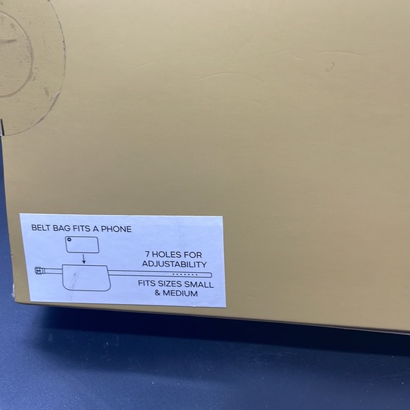 Michael Kors belt purse - Picture 3 of 7